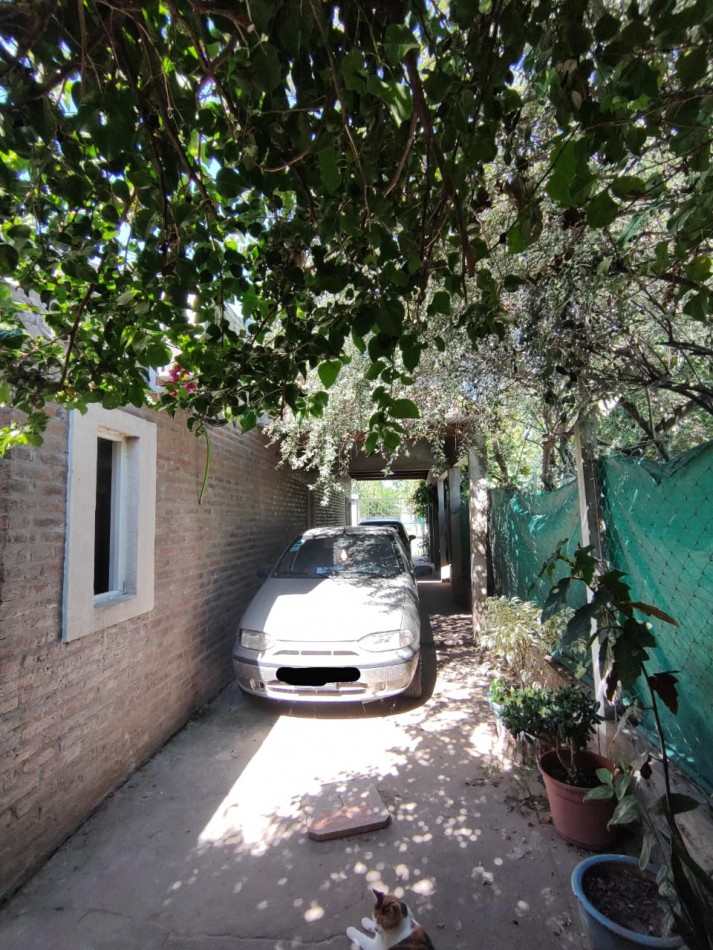 Dos propiedades sobre un mismo lote a la venta en Barrio Adelina Este