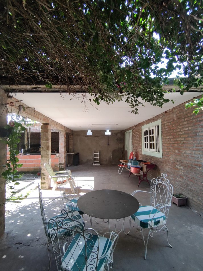 Dos propiedades sobre un mismo lote a la venta en Barrio Adelina Este