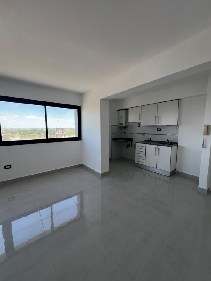 Departamento de 1 dormitorios y cochera, sobre Av. Alem