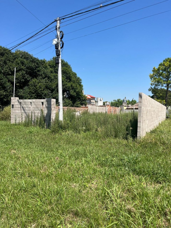 Lote con mejoras en Barrio Los Conquistadores