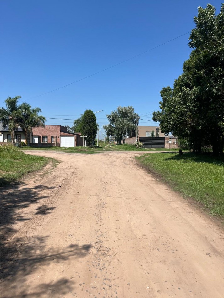 Lote con mejoras en Barrio Los Conquistadores