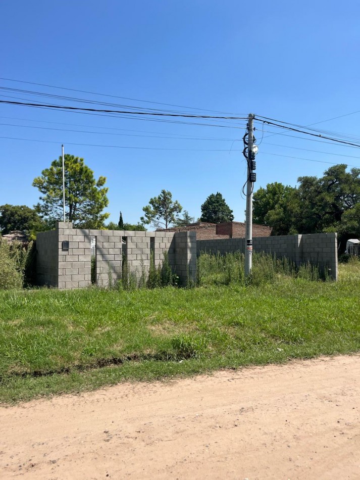 Lote con mejoras en Barrio Los Conquistadores