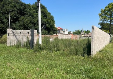 Lote con mejoras en Barrio Los Conquistadores